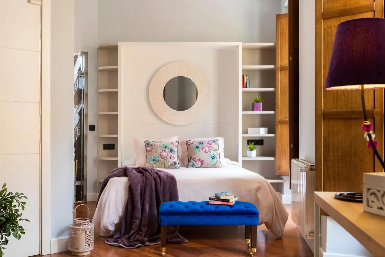 Cathedral Luxury Studio, Swimming Pool And Cathedral Views Σεβίλλη