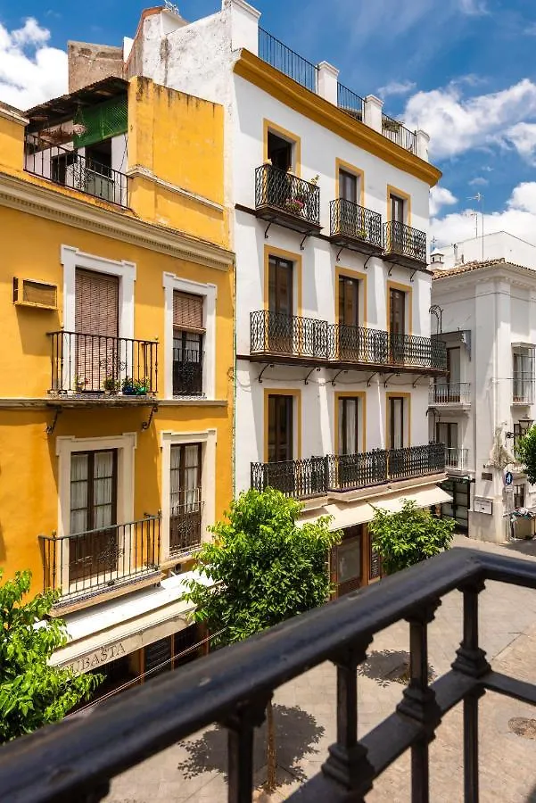 Cathedral Luxury Studio, Swimming Pool And Cathedral Views Σεβίλλη